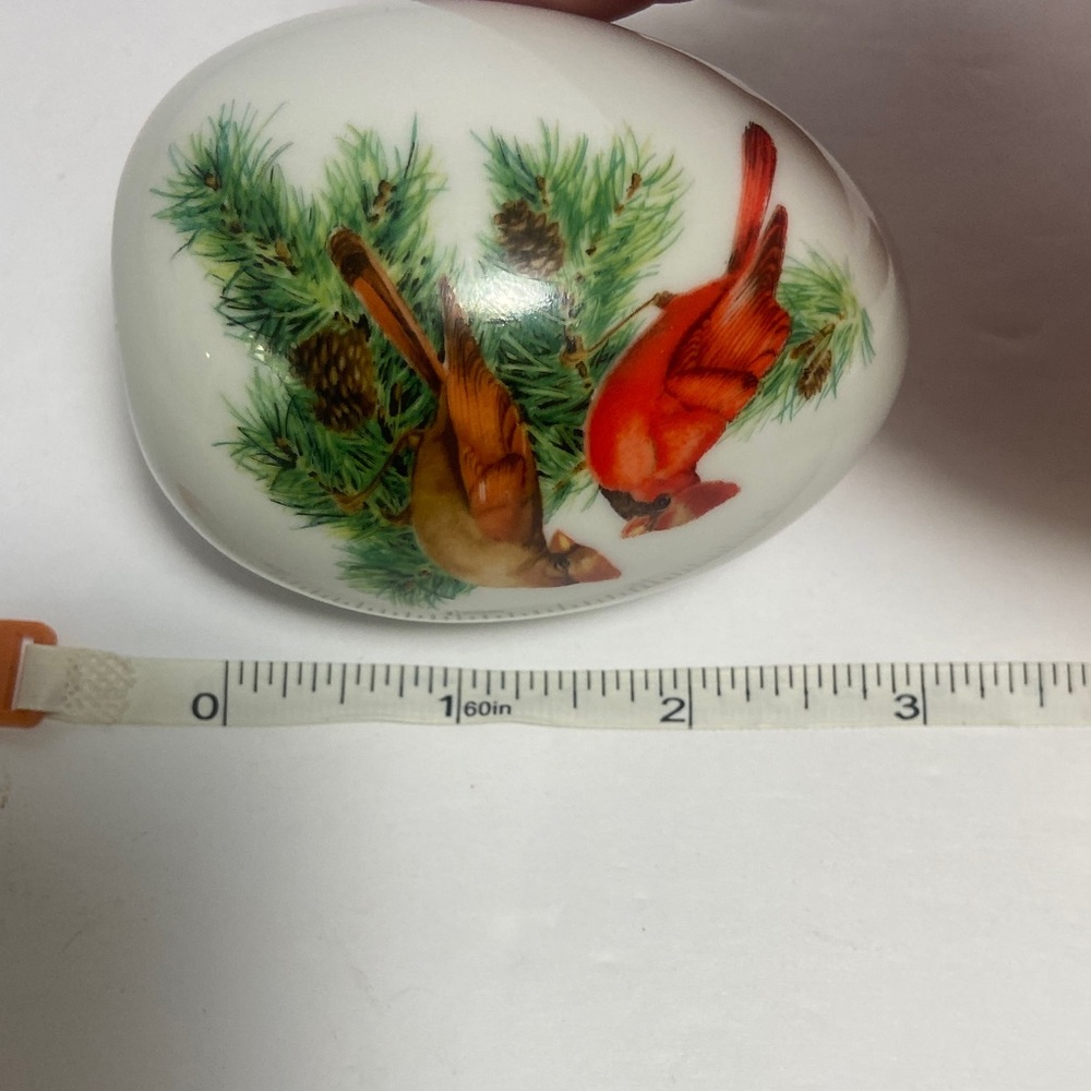 vintage Avon porcelain collector's egg winter scene cardinal bird - Picture 3 of 9